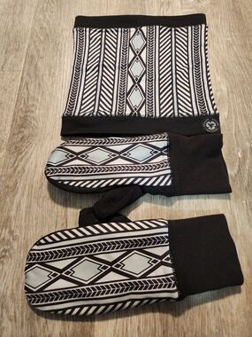 Black and White Geometric Mittens & Neck Warmer Set